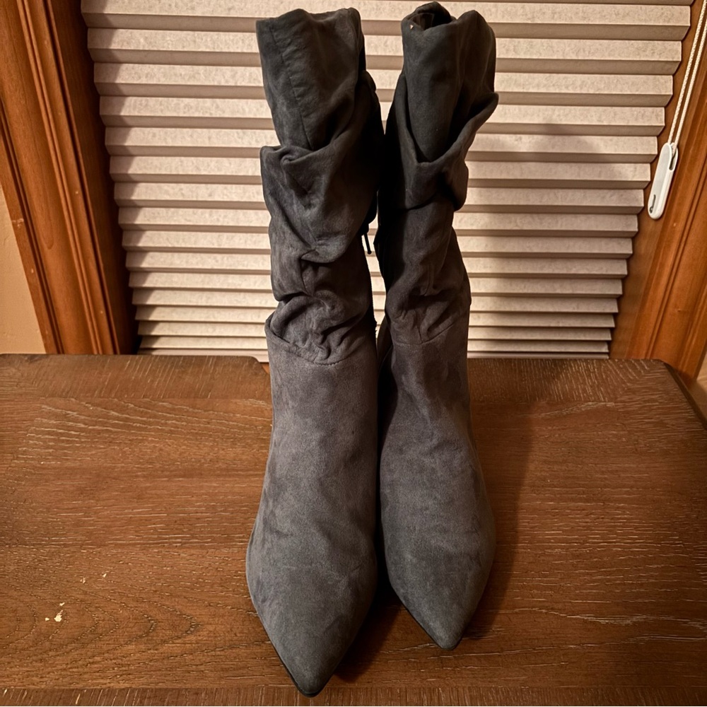 NWOB Alfani Lissa Faux Suede Light Gray Slouchy Women's Boots -Sz 9.5 - Picture 2 of 9